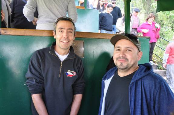 Com o Pablo, subindo de funicular o Cerro San Cristobal, em Santiago, capital do Chile
